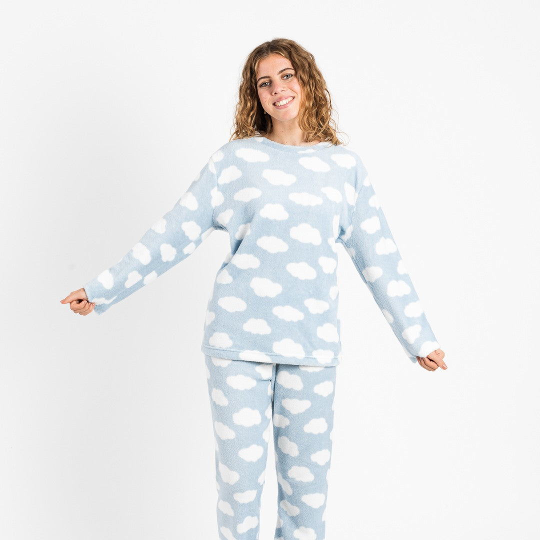 Pijama coral, nuvem azul clara