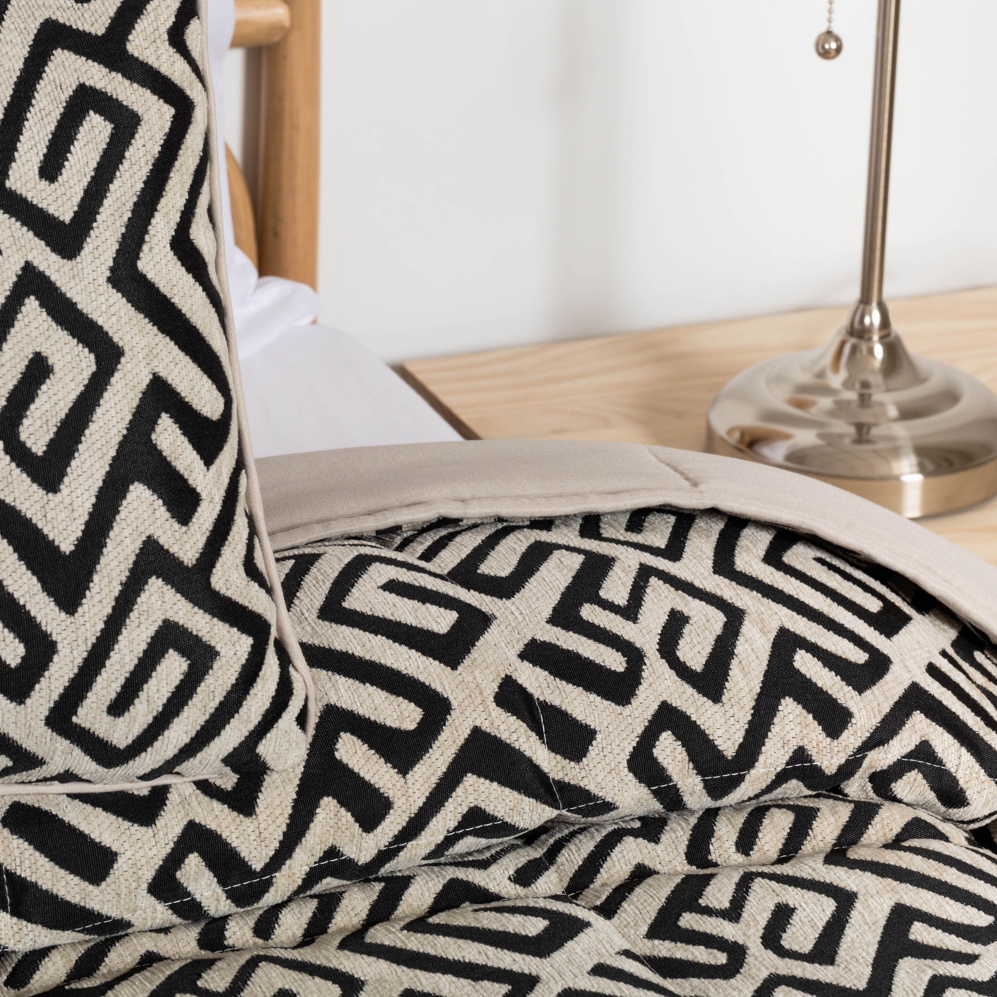 Colcha Arzai em chenille jacquard bege - preto - 120g