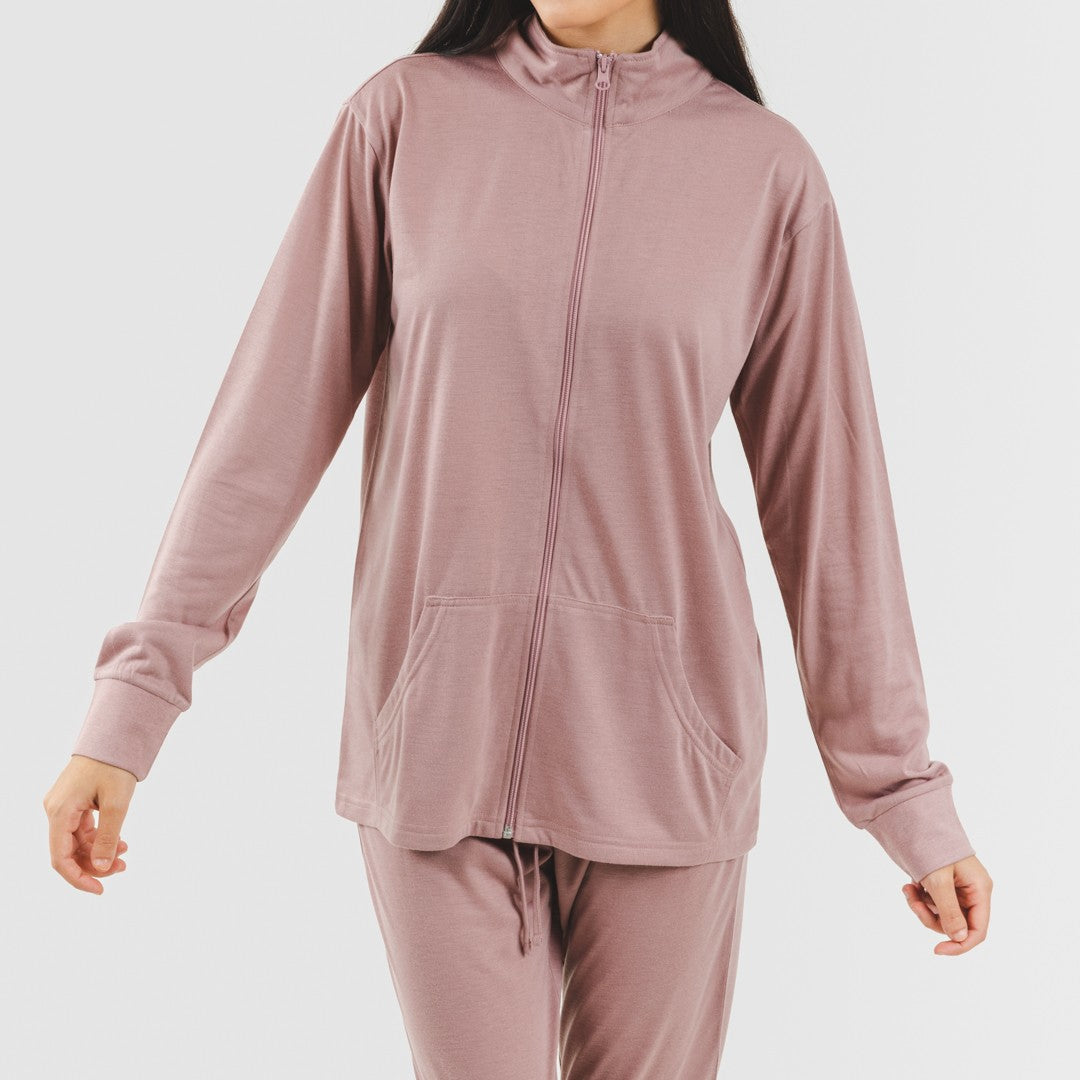 Conjunto de treino feminino lilás com jaqueta e zíper.