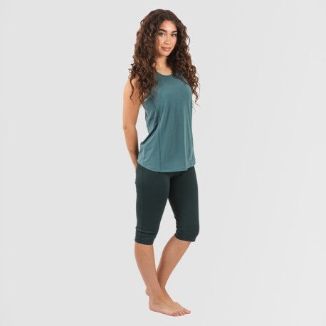 Conjunto de moletom feminino verde-garrafa com leggings curtas