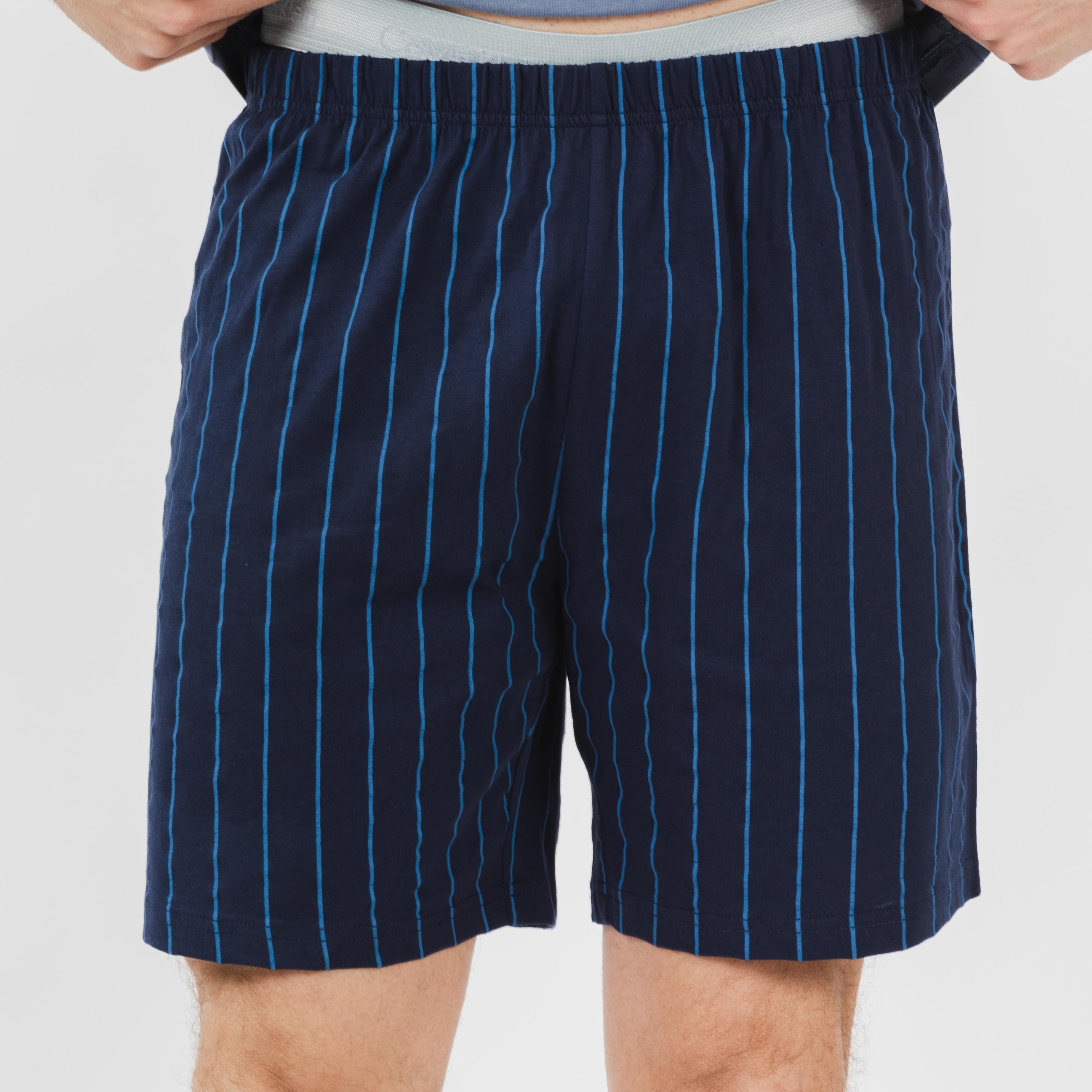 Pijama curto masculino de algodão, modelo Moritz com listras índigo.