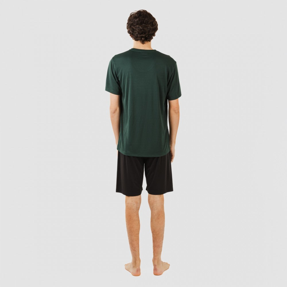 Conjunto esportivo curto masculino, verde-garrafa e preto.