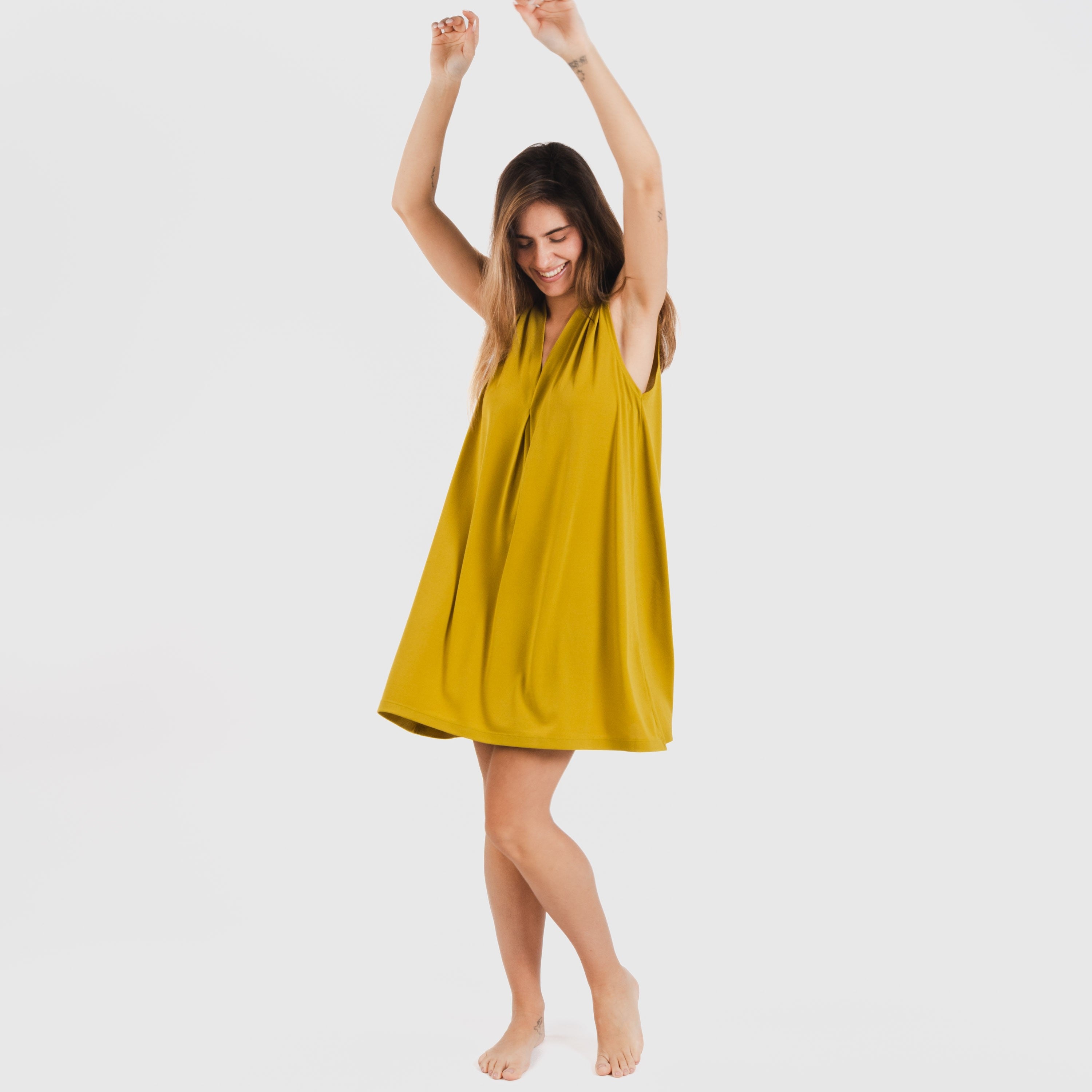 vestido curto liso de crepe