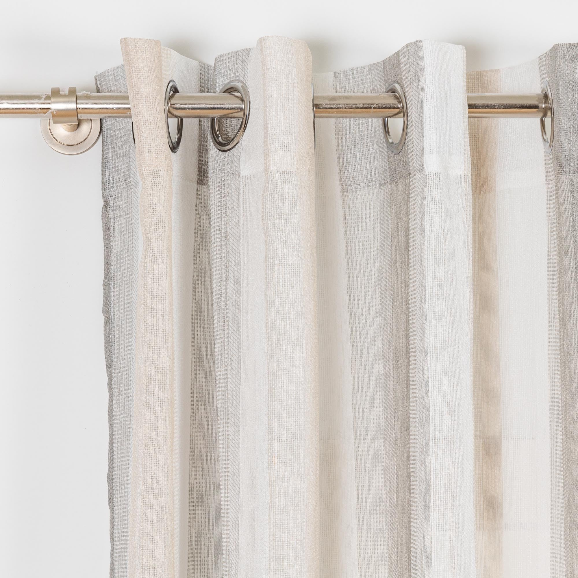 Cortina Líbia com listras verticais cinza pérola