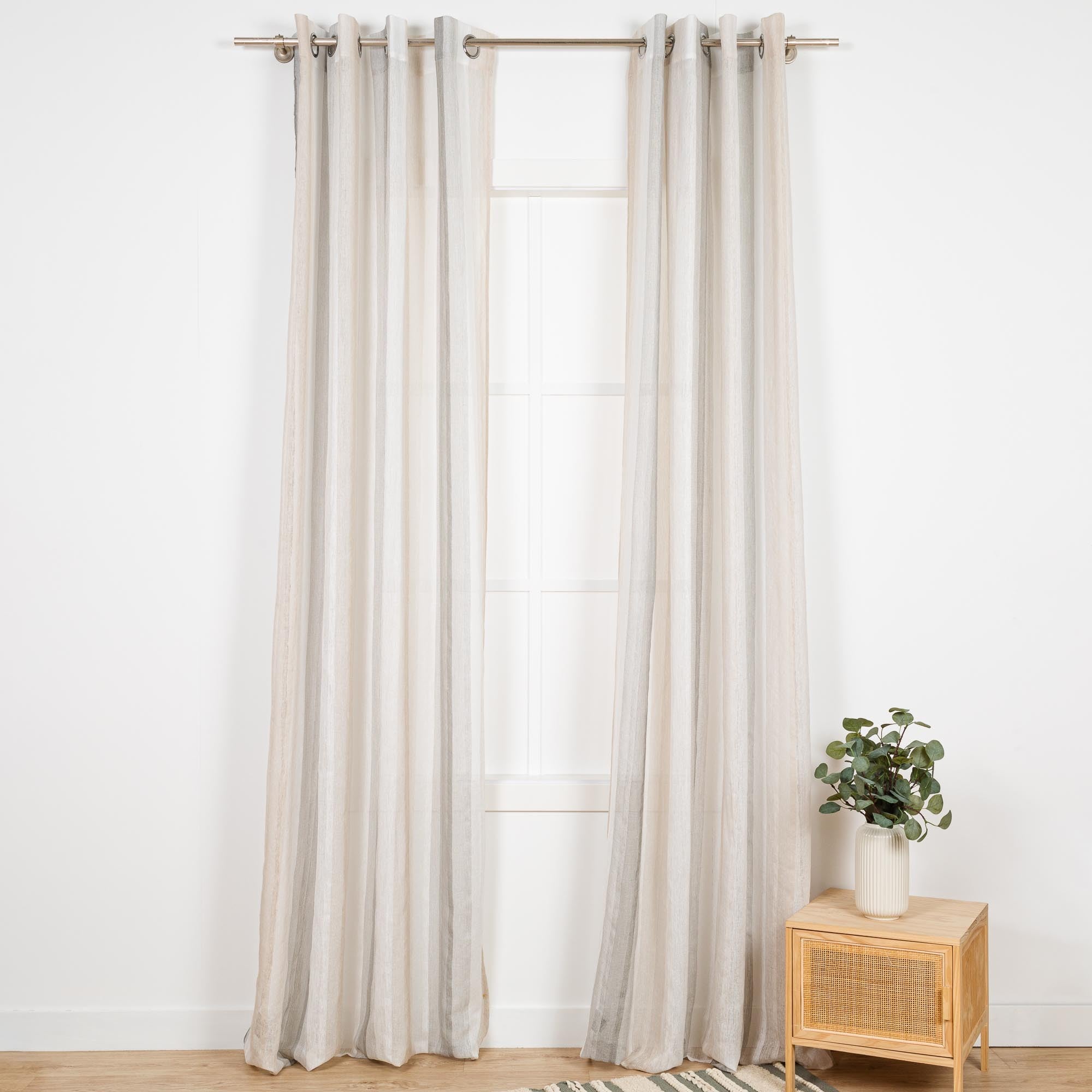 Cortina Líbia com listras verticais cinza pérola