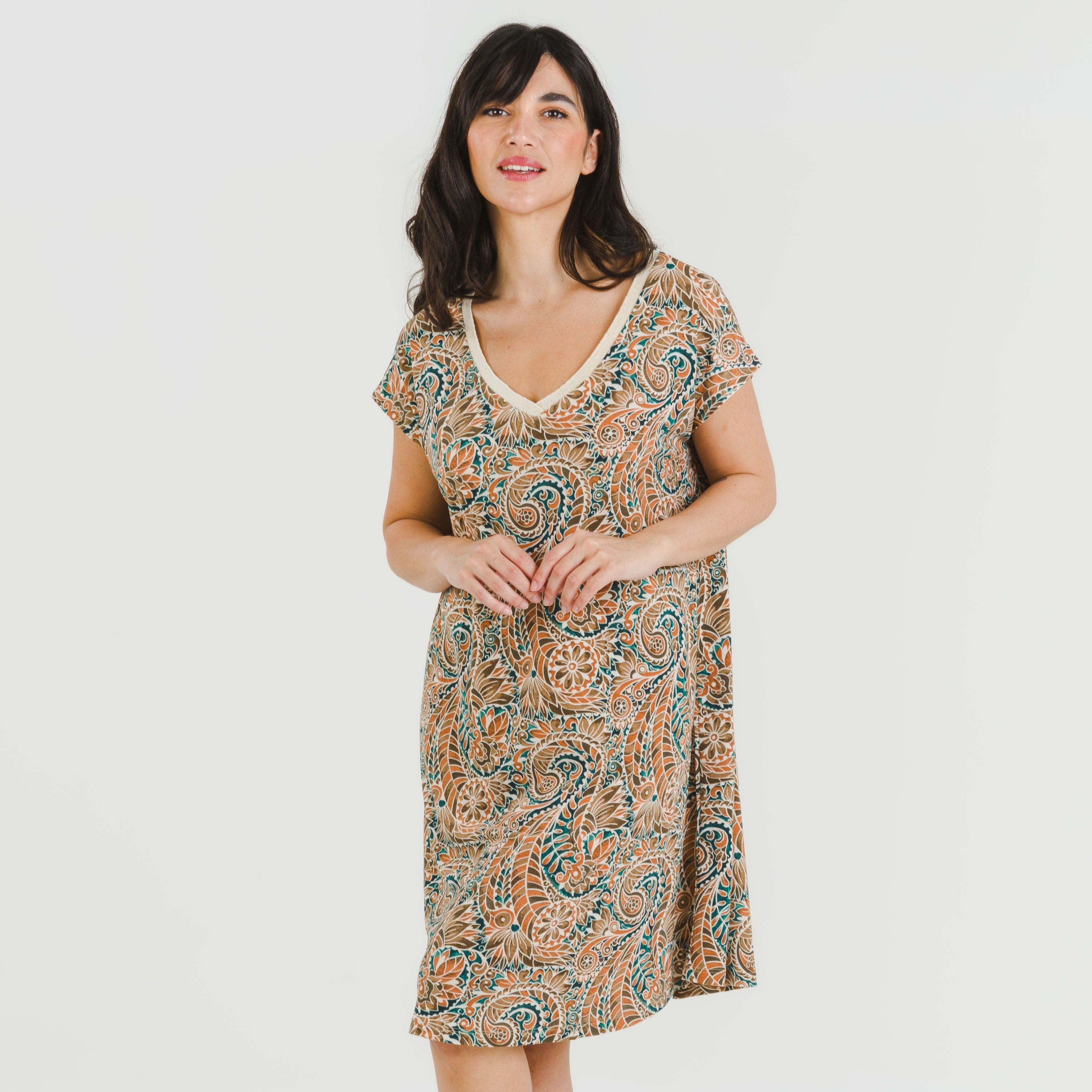 Vestido curto Estels em crepe com mangas fluidas