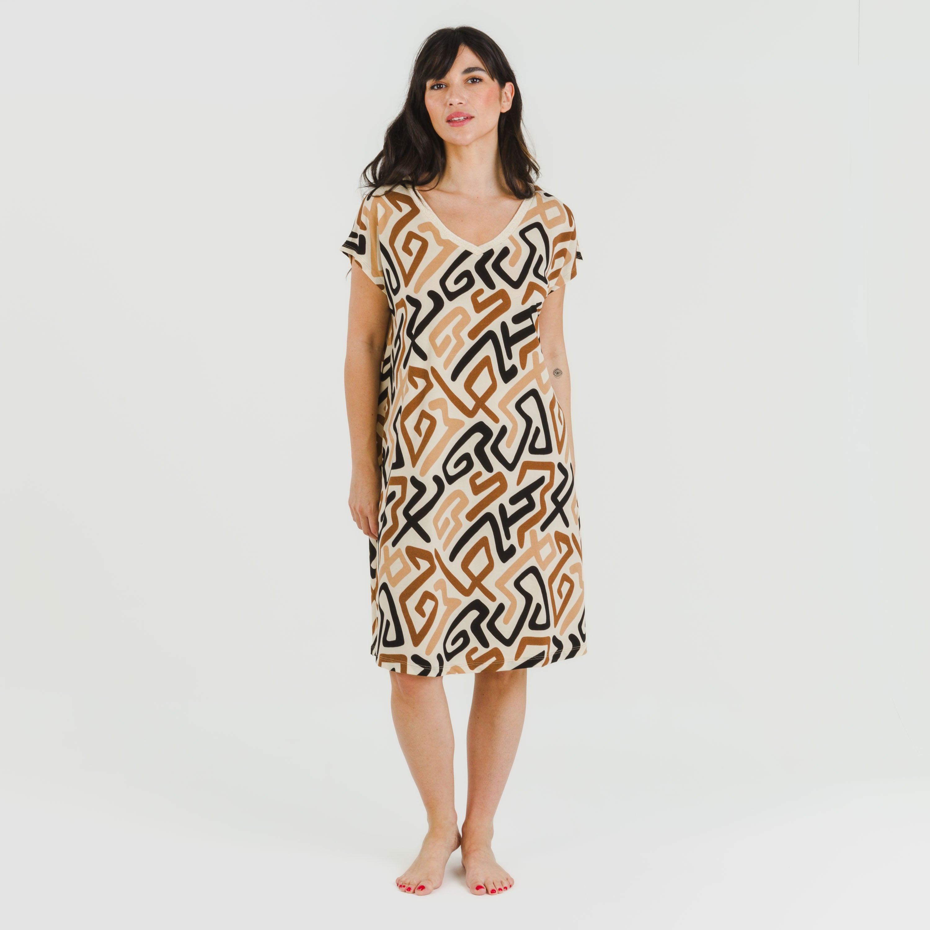 Vestido Domeka marrom crepe com mangas fluidas - preto