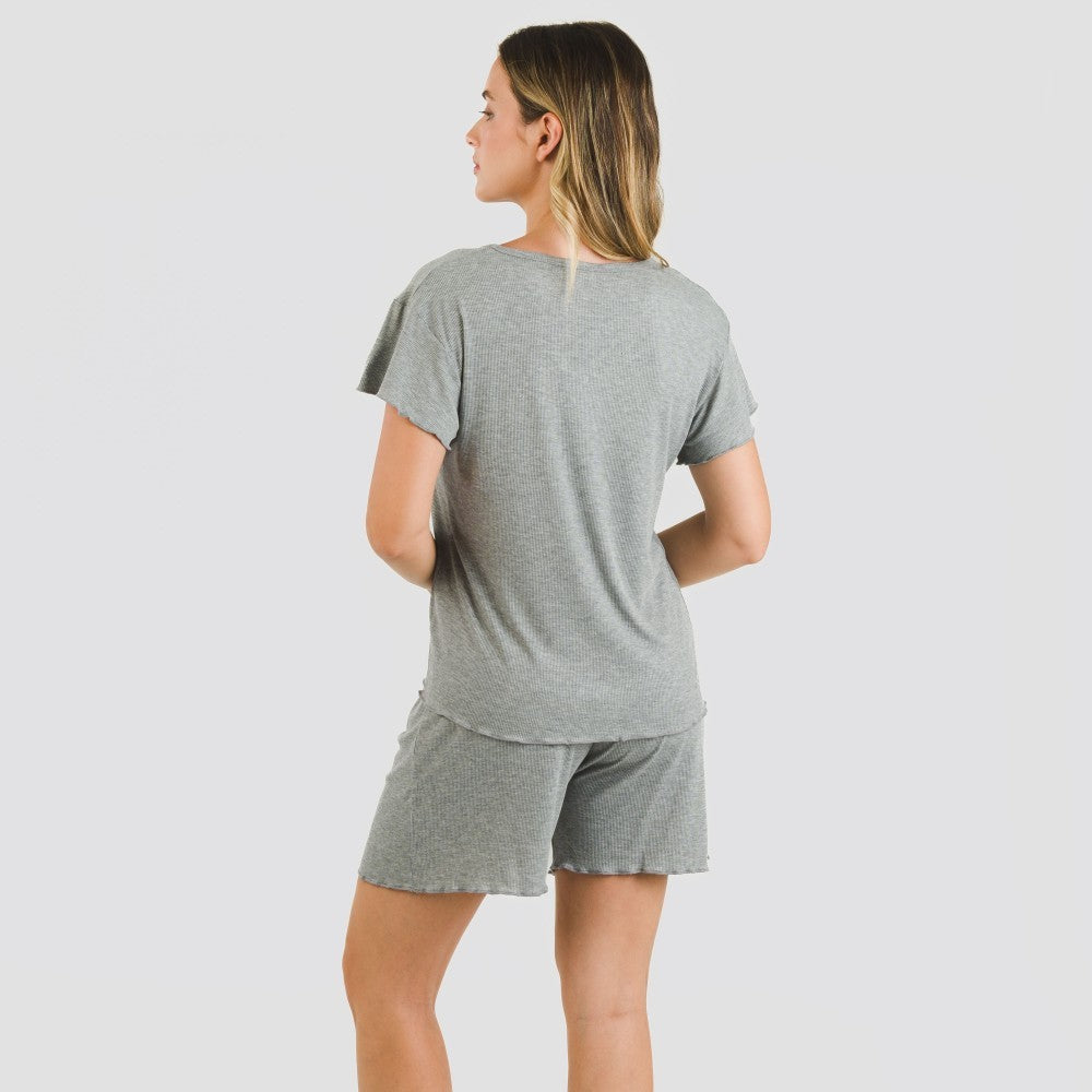 Pijama feminino de manga curta em tecido canelado de viscose liso.