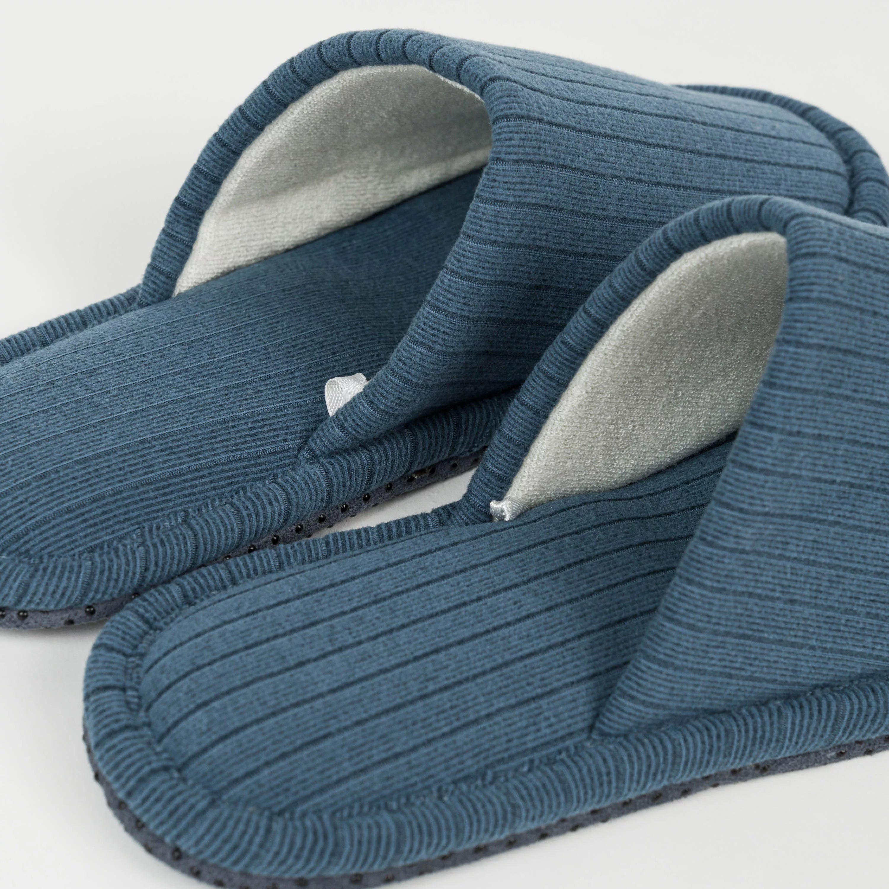 Chinelo Channel com listras largas lisas