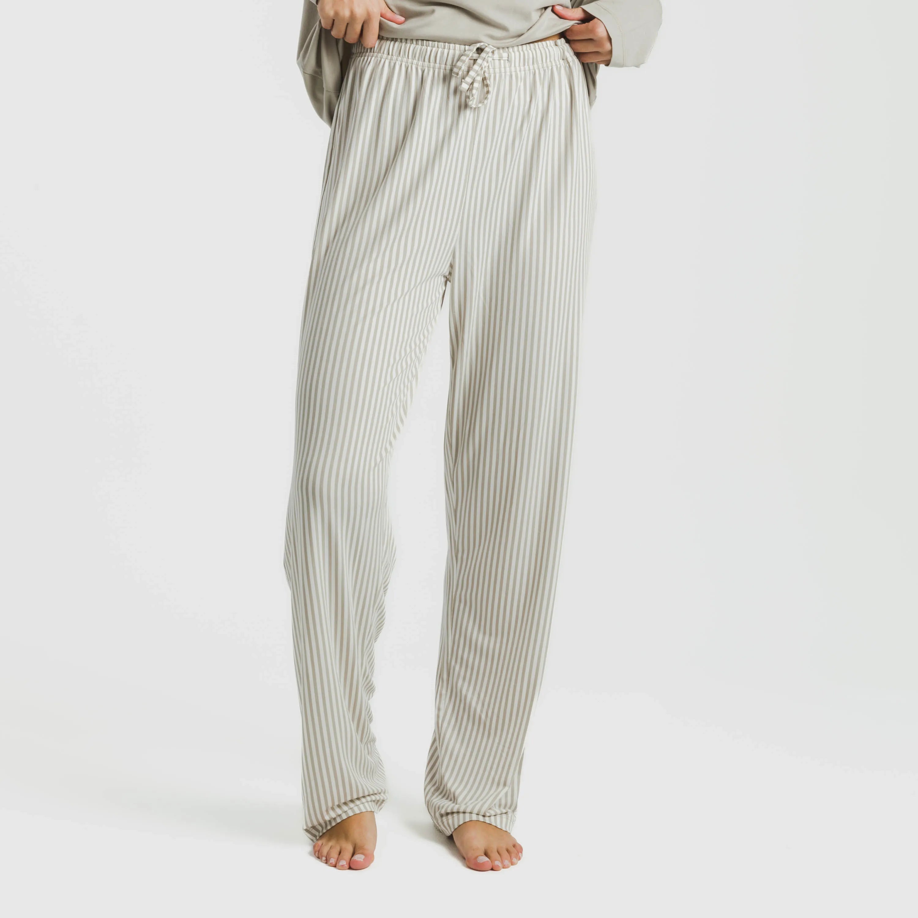 Pijama longo feminino macio Kodac com listras cor areia