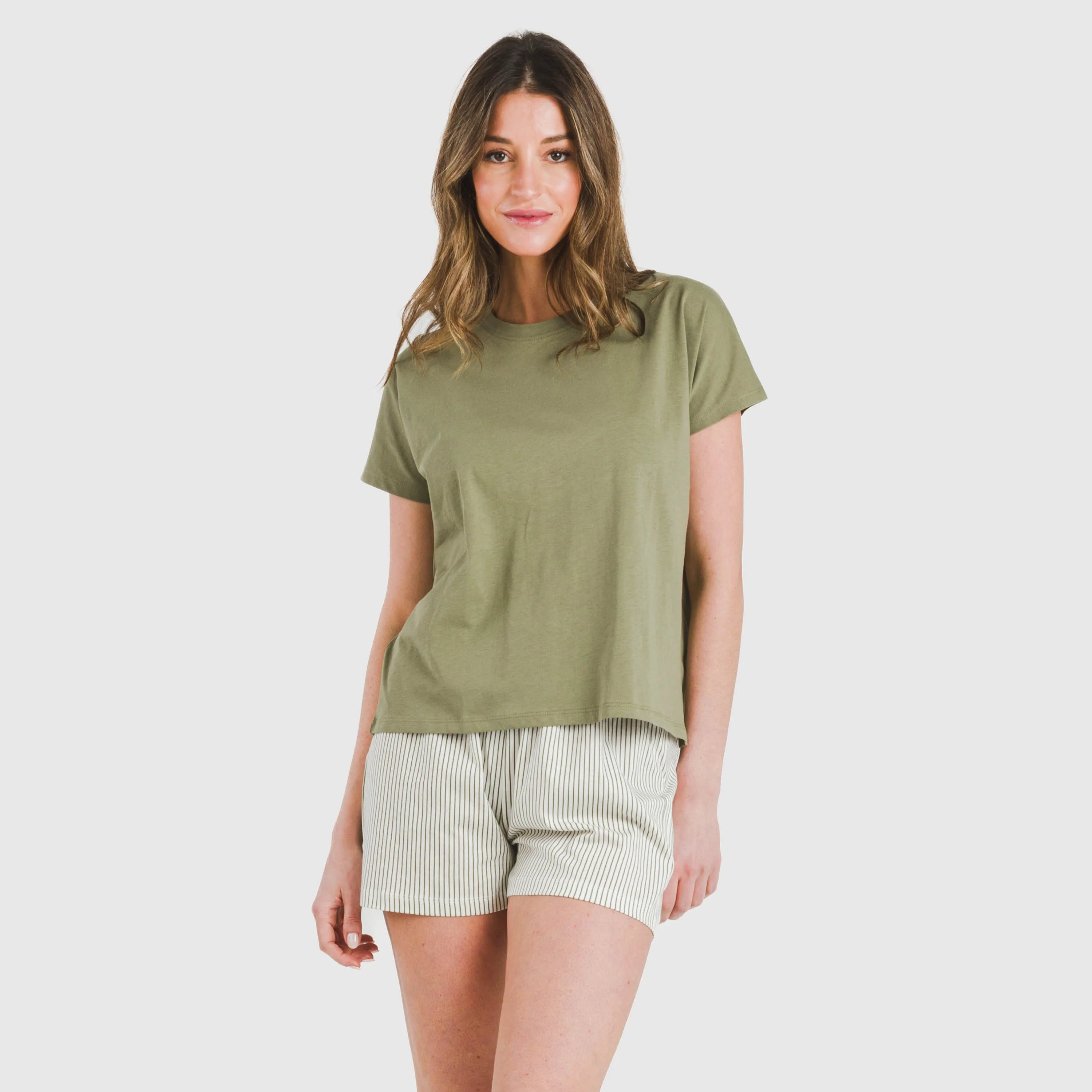 Pijama feminino de algodão com mangas curtas, listras moçárabes verdes.