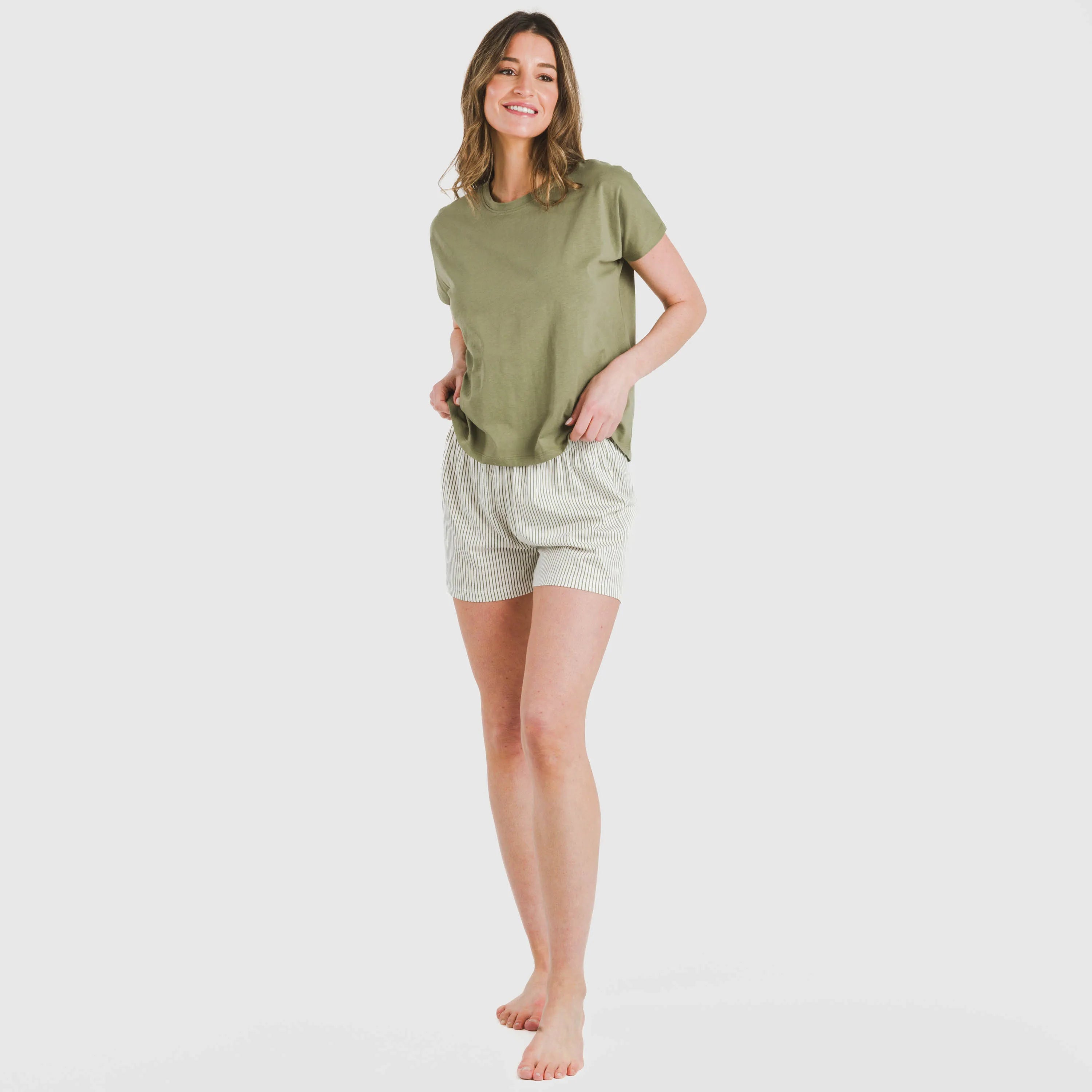 Pijama feminino de algodão com mangas curtas, listras moçárabes verdes.