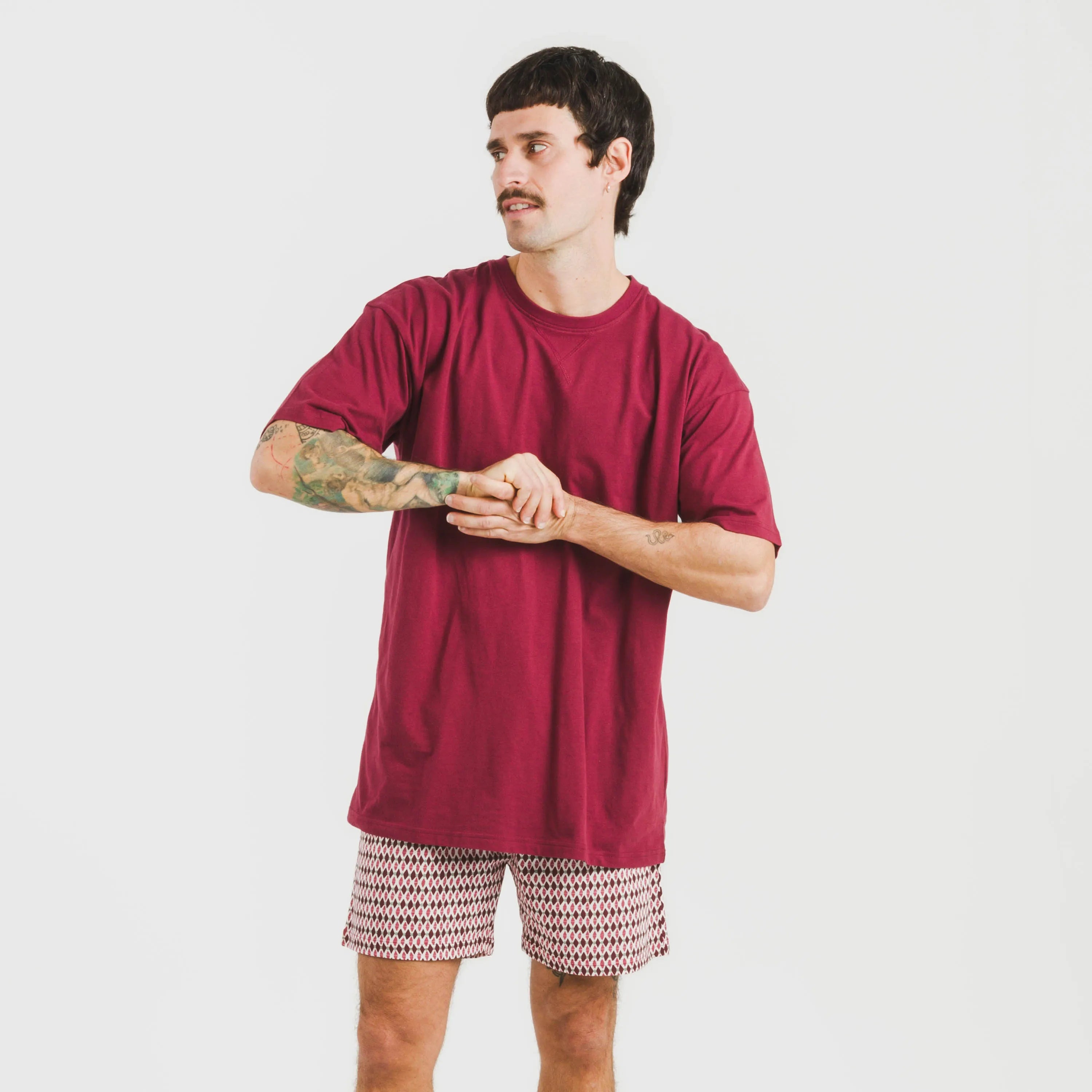 Pijama curto masculino Jannat em algodão na cor bordô.