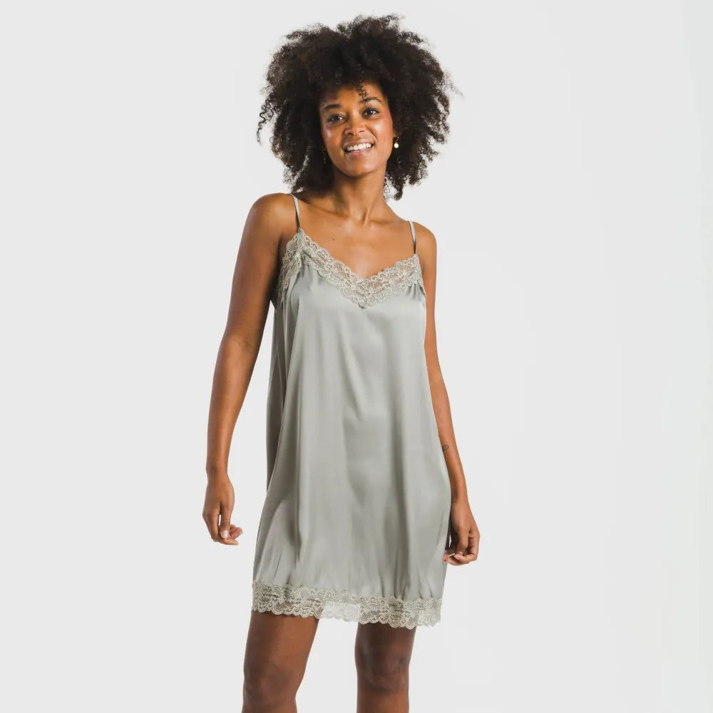 Camisola curta de cetim liso para sexta-feira