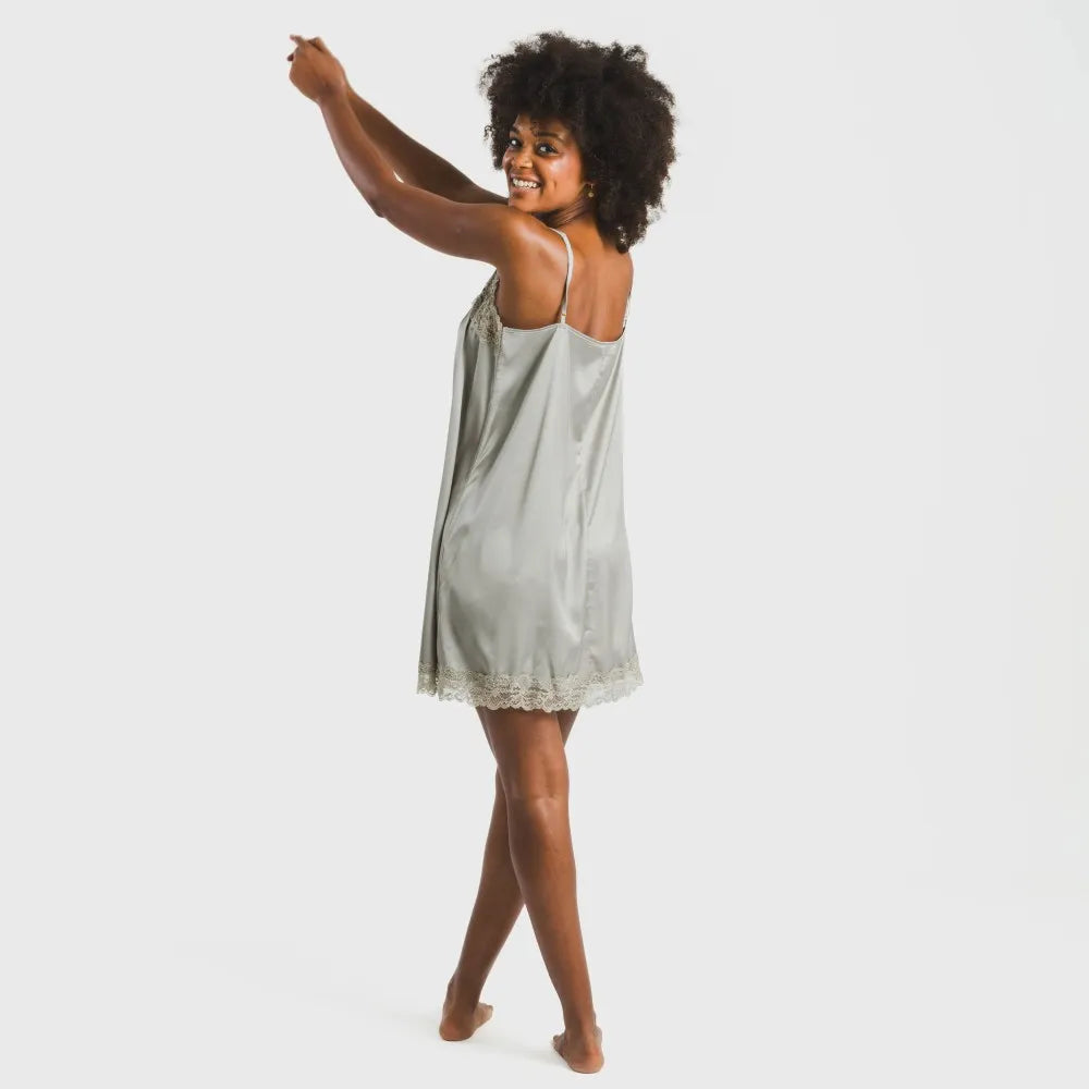 Camisola curta de cetim liso para sexta-feira