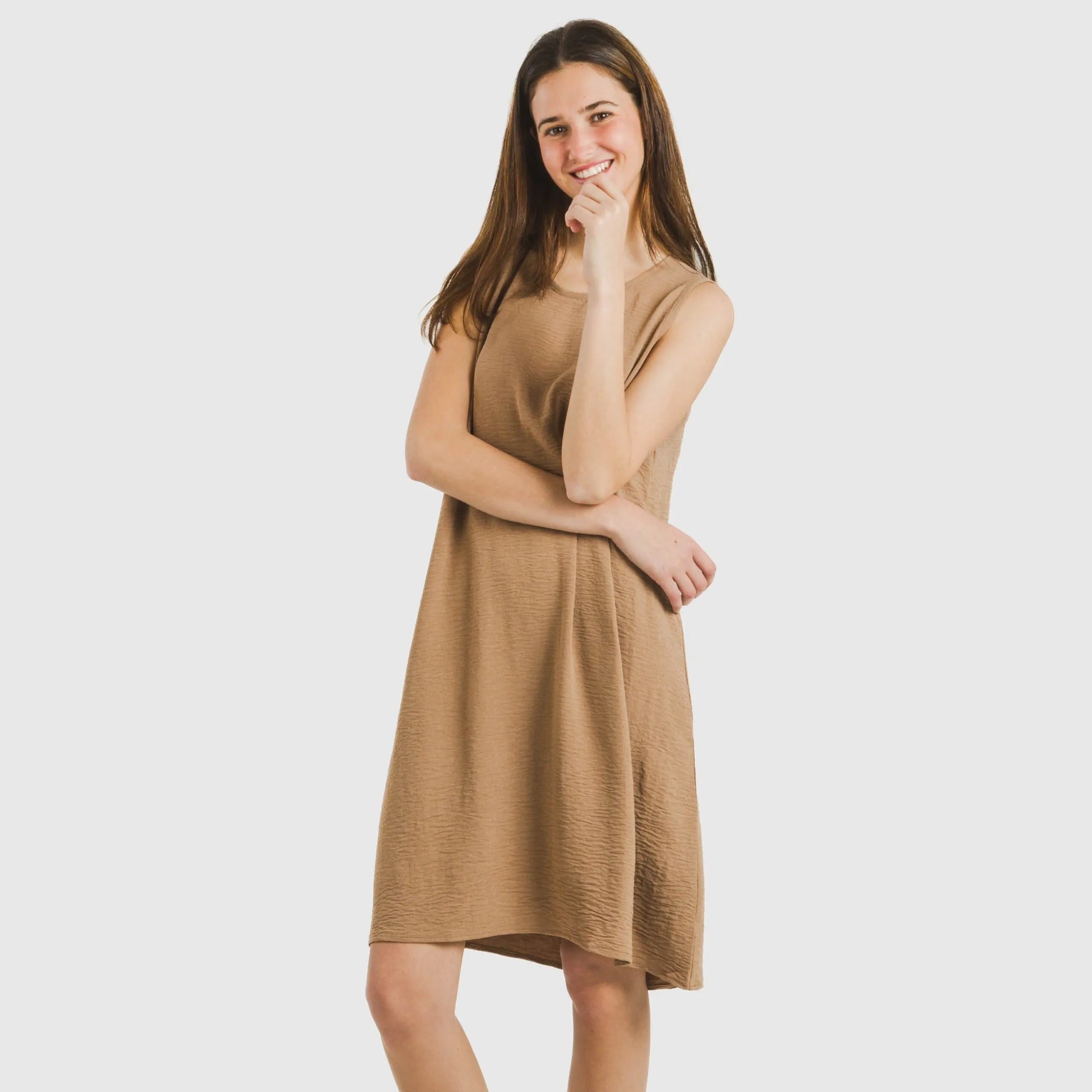 Vestido curto com alças, em musselina de algodão lisa.