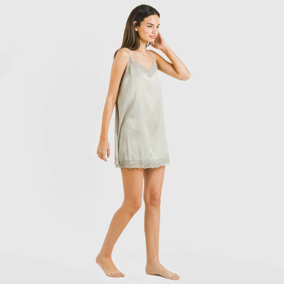 Camisola curta de cetim liso para sexta-feira