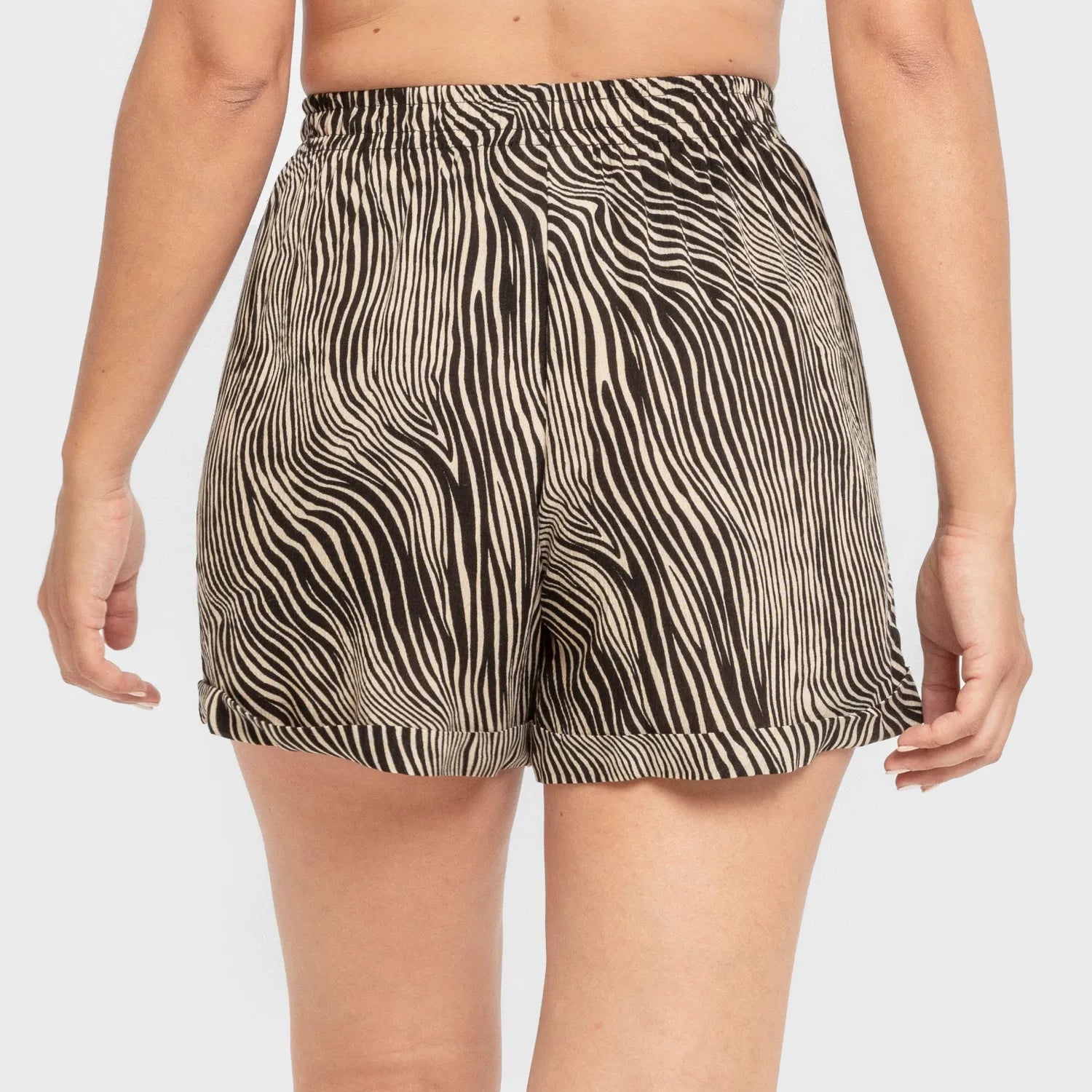 Shorts Drus em viscose bambula bege e preto