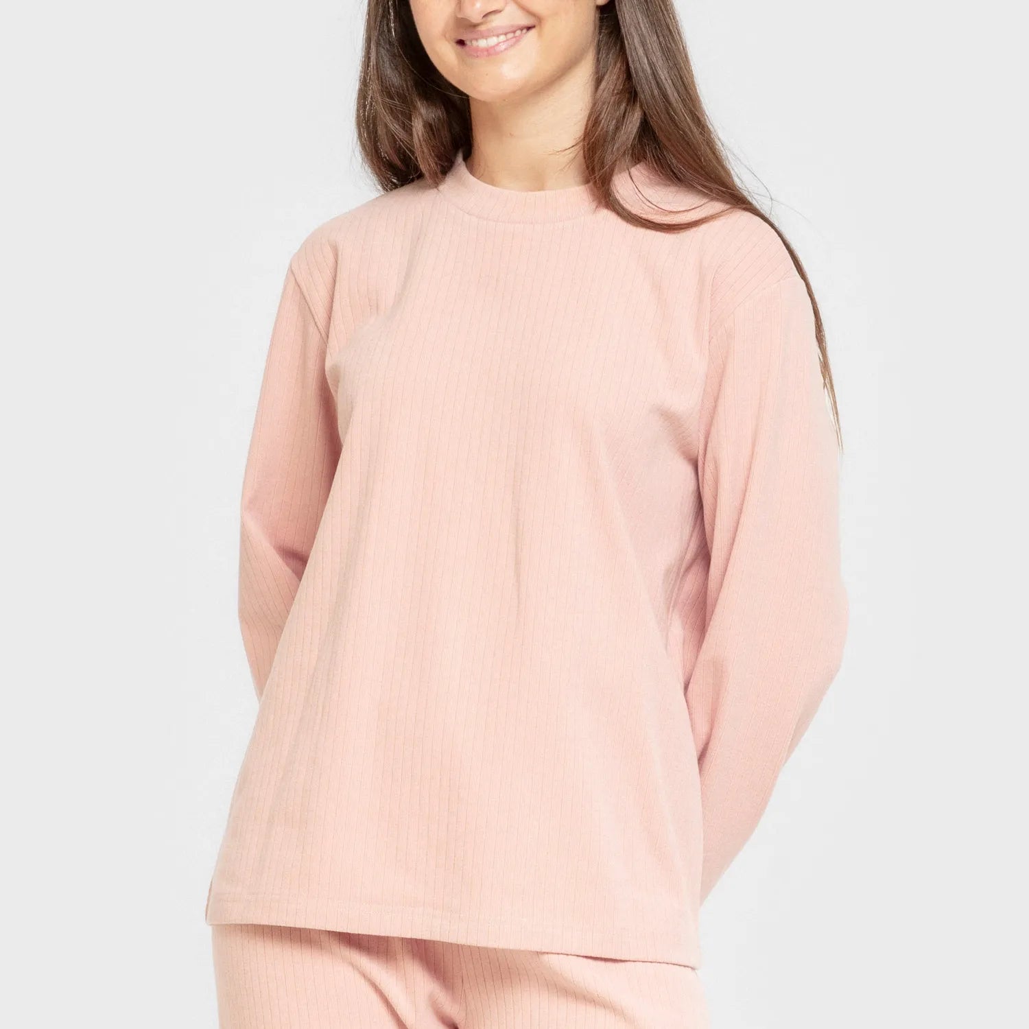 Pijama feminino liso com listras largas e textura canelada.