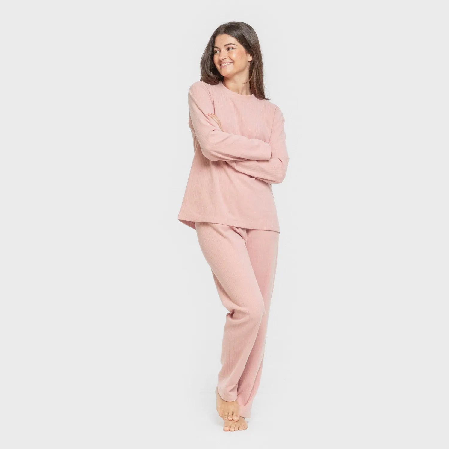 Pijama feminino liso com listras largas e textura canelada.