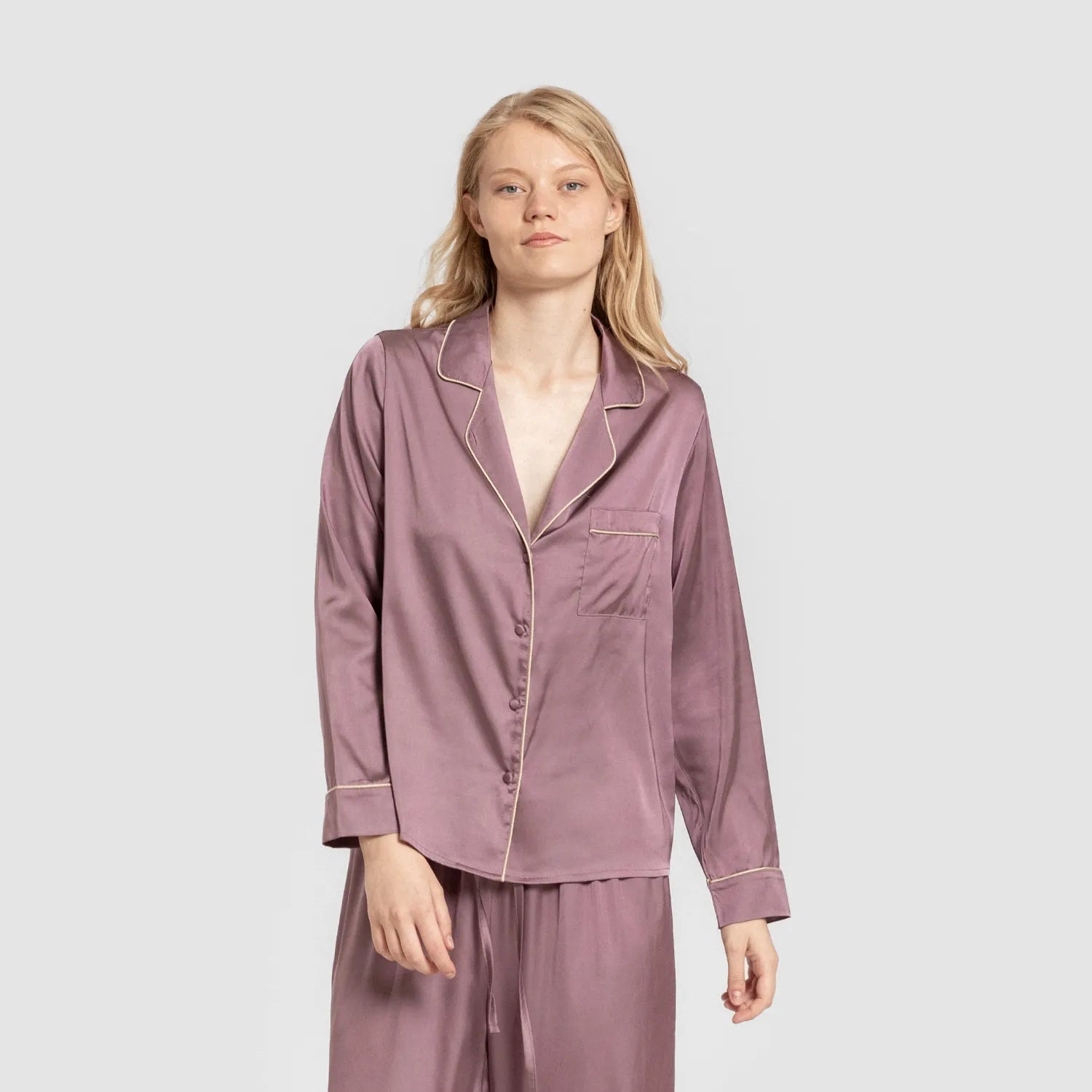 Pijama longo de cetim feminino sexta-feira