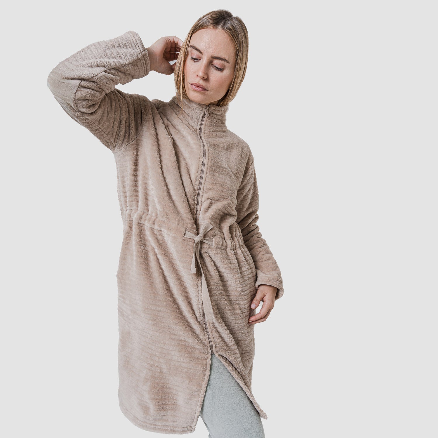Bata terciopelo raya cremallera Beige