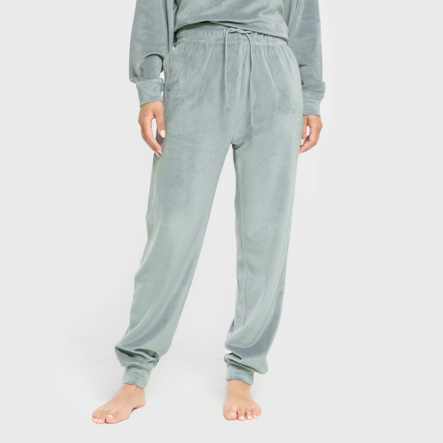 Pijama de veludo liso super macio na cor azul-turquesa.