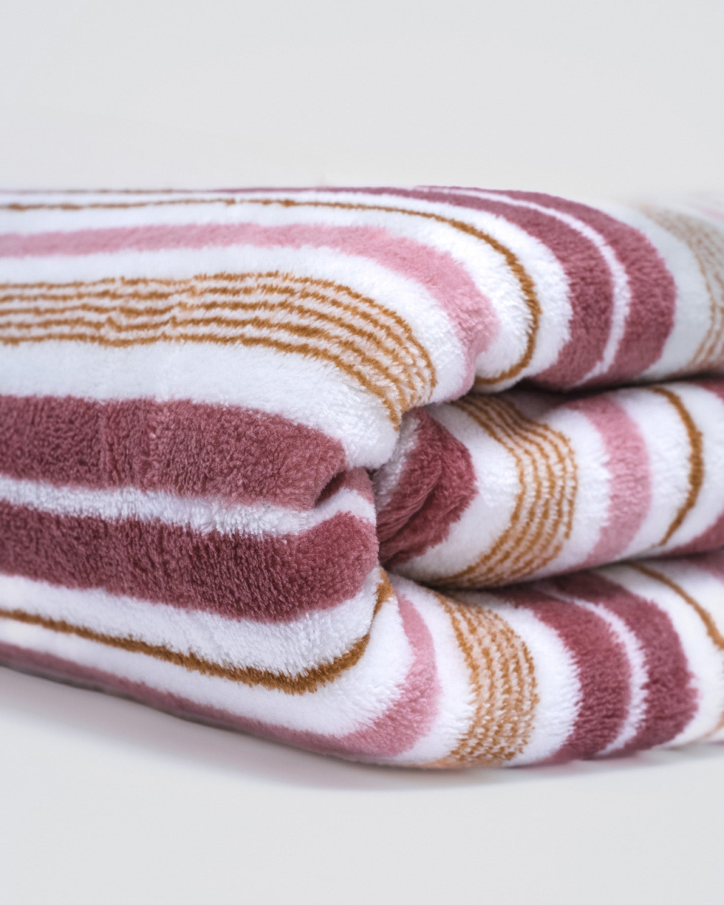 Arraia-manta coral, calêndula, rosa malva