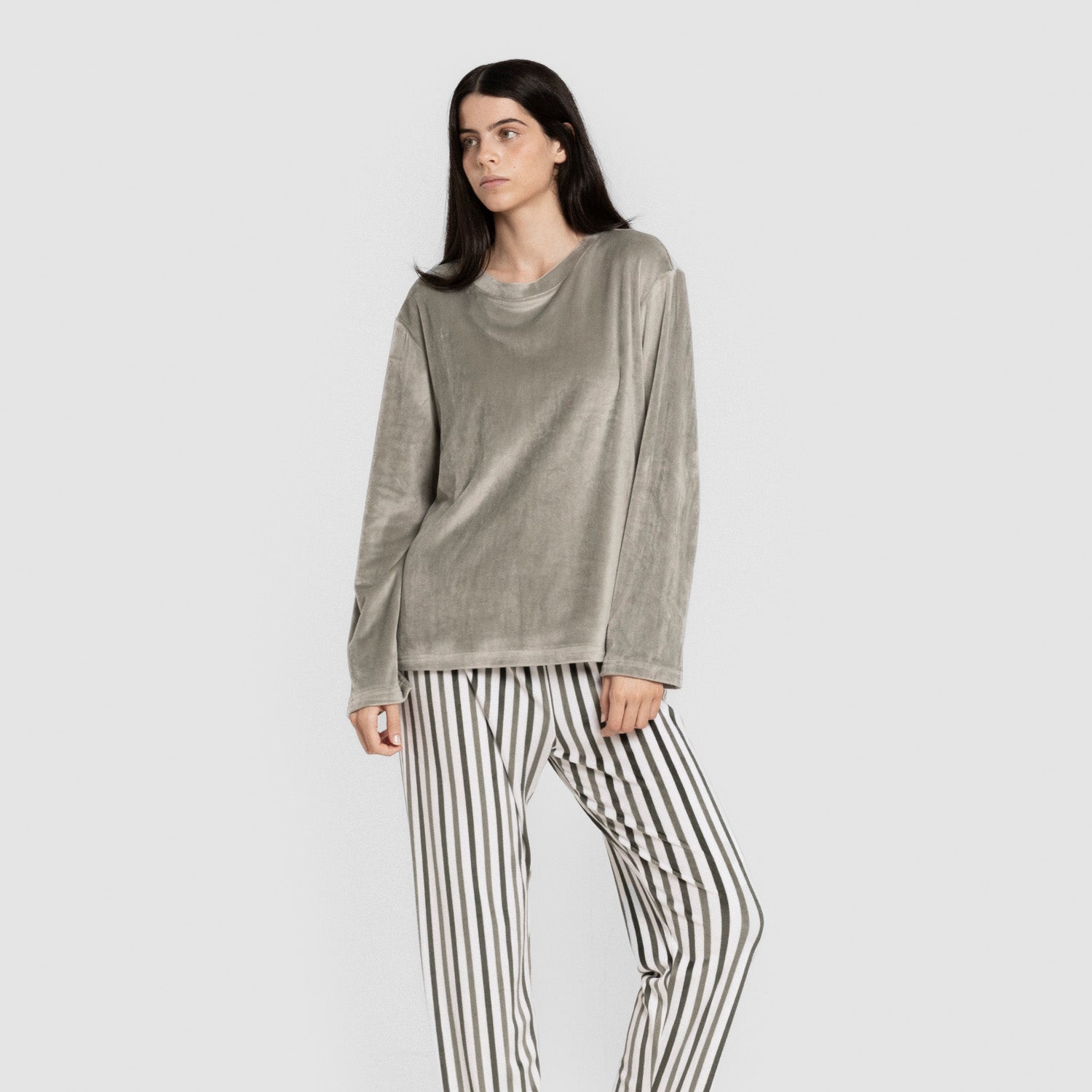 Pijama de veludo super macio, listrado verde sazonal.