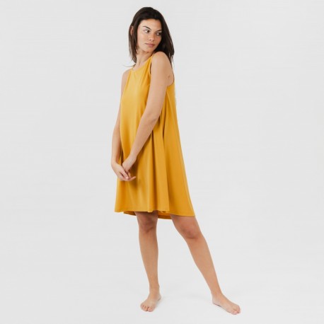 Vestido curto de alças em crepe liso