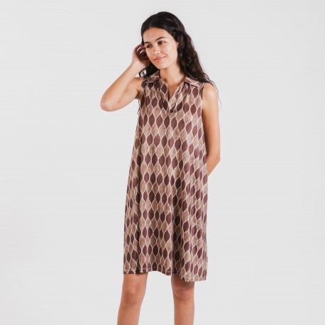 Vestido curto com gola e lapela soft Carlota castanho