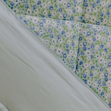 Edredão estampado Cris azul celeste