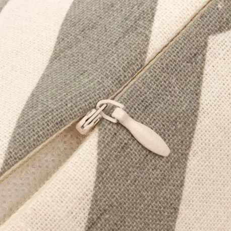 Almofada antimanchas Nela lisa 50x50