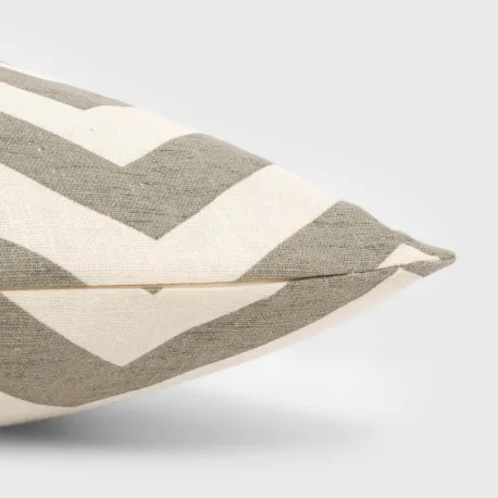 Almofada antimanchas Nela lisa 50x50