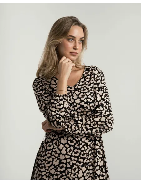 Vestido midi de manga comprida em viscose com decote em V Vitamin preto Vestido midi de manga comprida em viscose com decote em V Vitamin preto