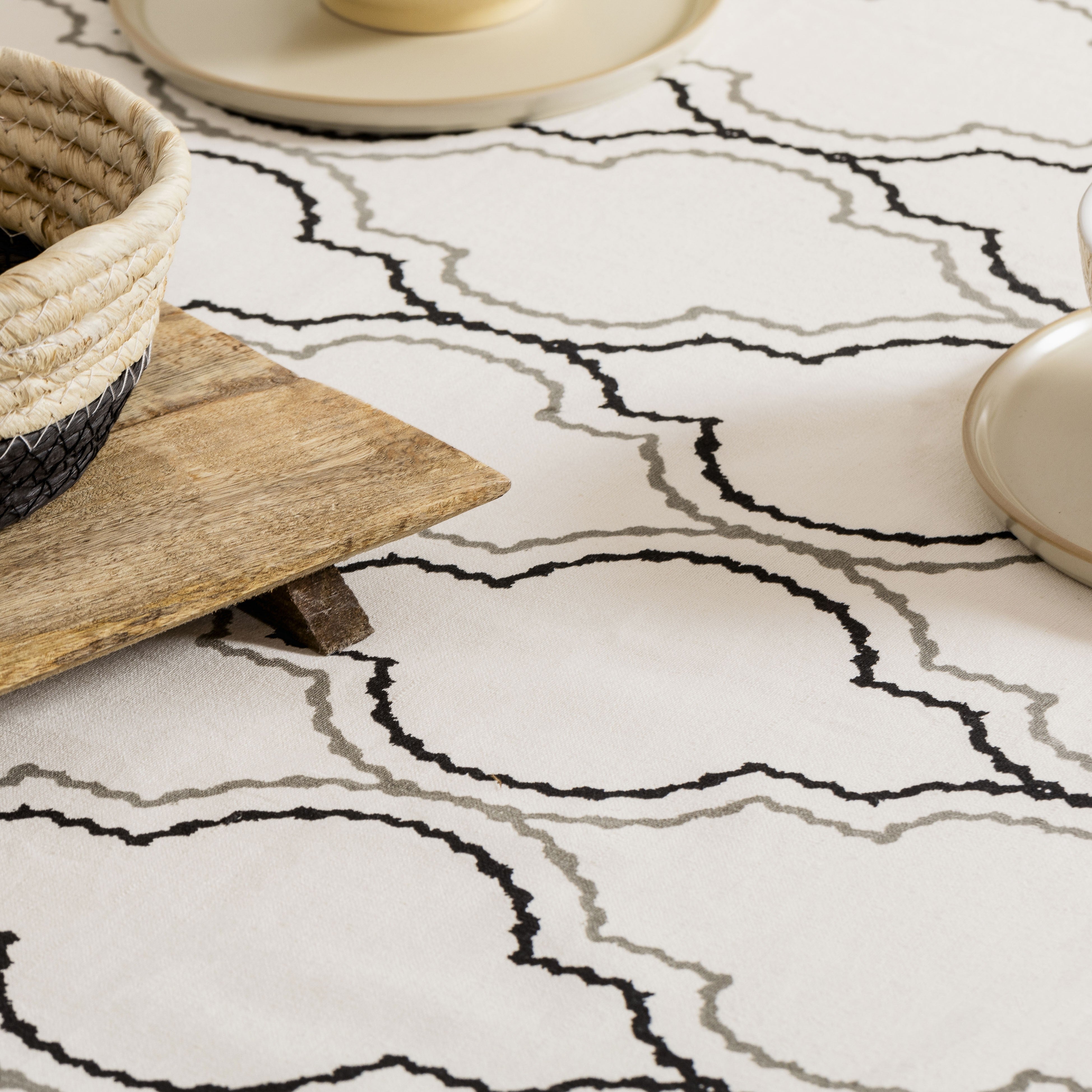 Toalha de mesa de algodão com estampa de margaridas pretas