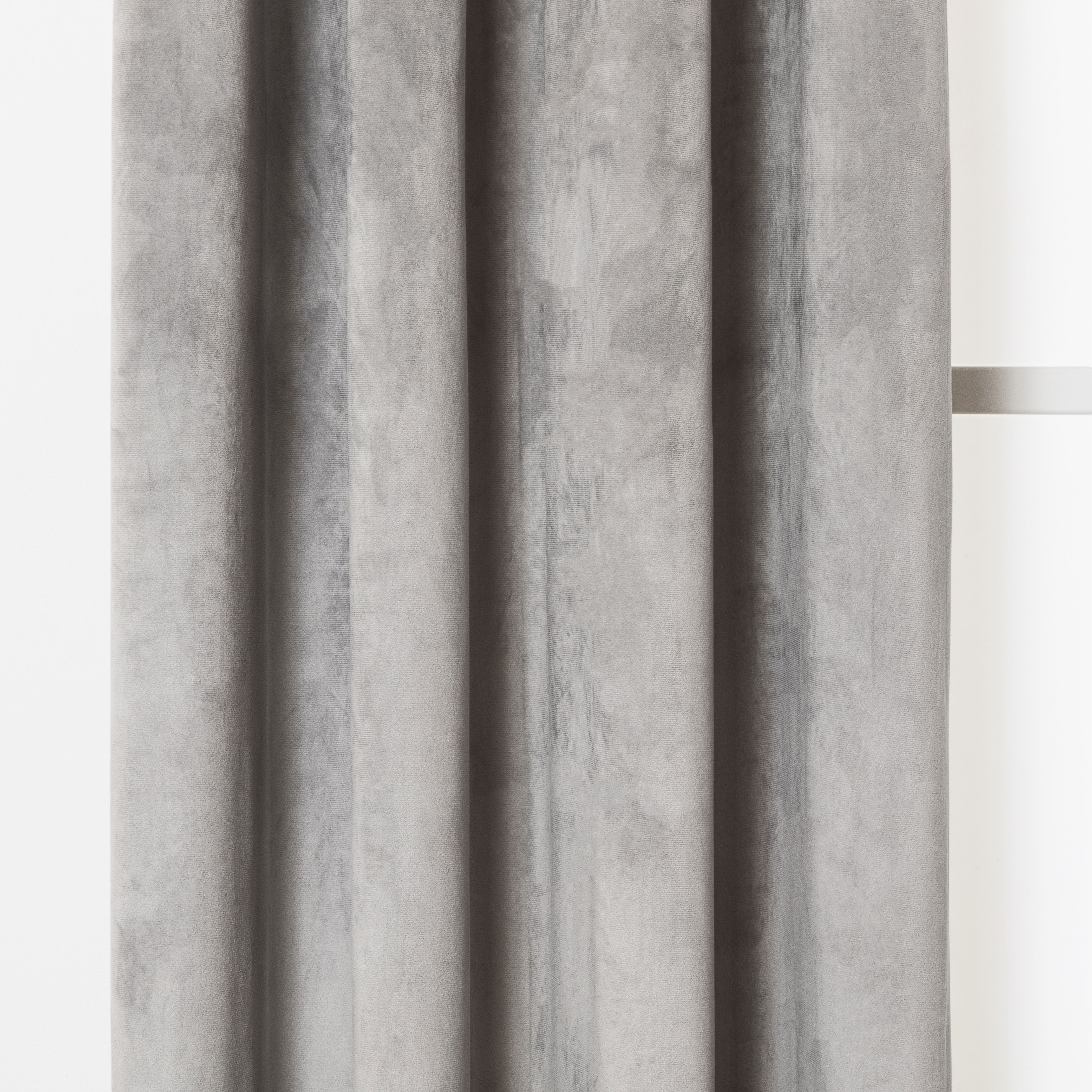 Nova cortina de veludo perolado