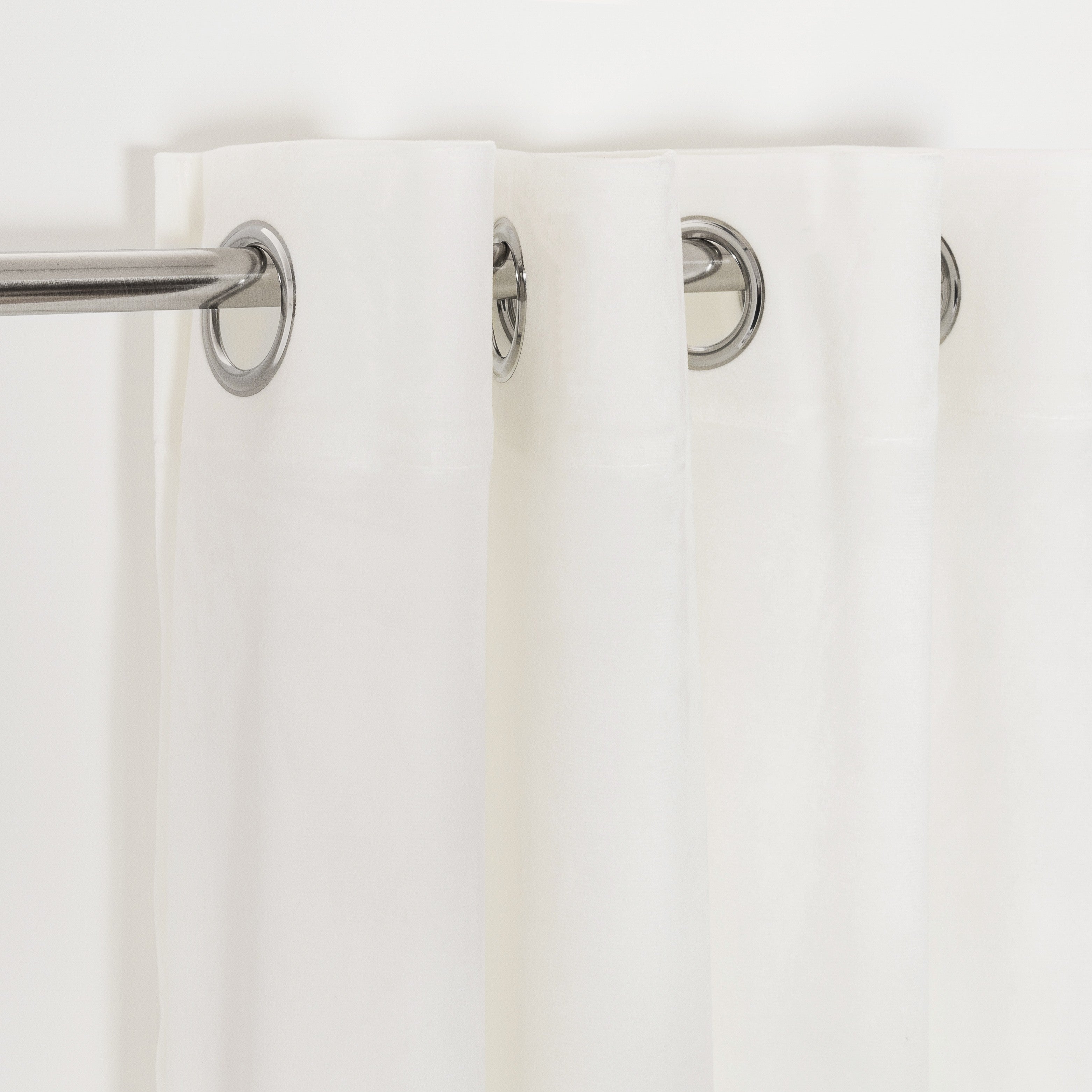 Cortina nova, veludo branco