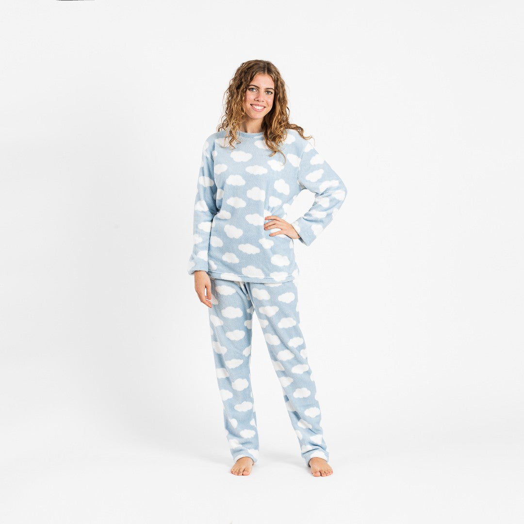 Pijama coral, nuvem azul clara