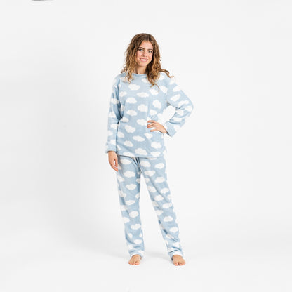Pijama coral, nuvem azul clara