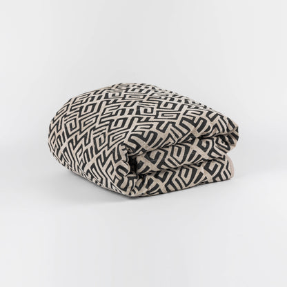 Colcha Arzai em chenille jacquard bege - preto - 120g