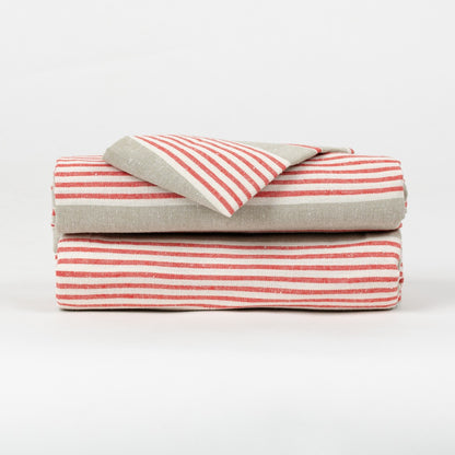 Toalha de mesa listrada vermelha