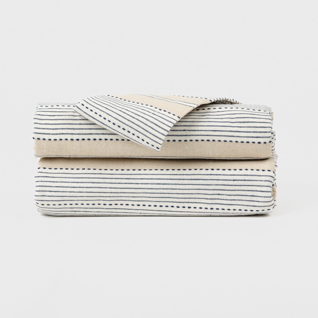 Toalha de mesa listrada cor areia