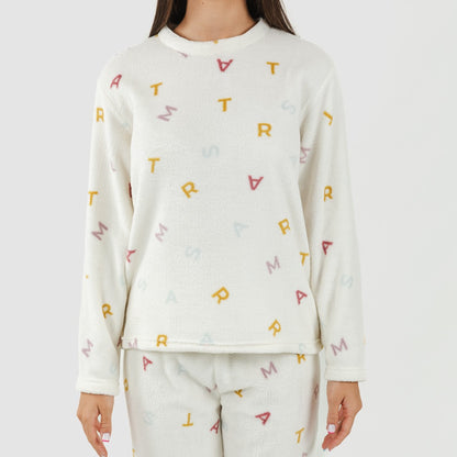 Pijama com estampa de letras coral