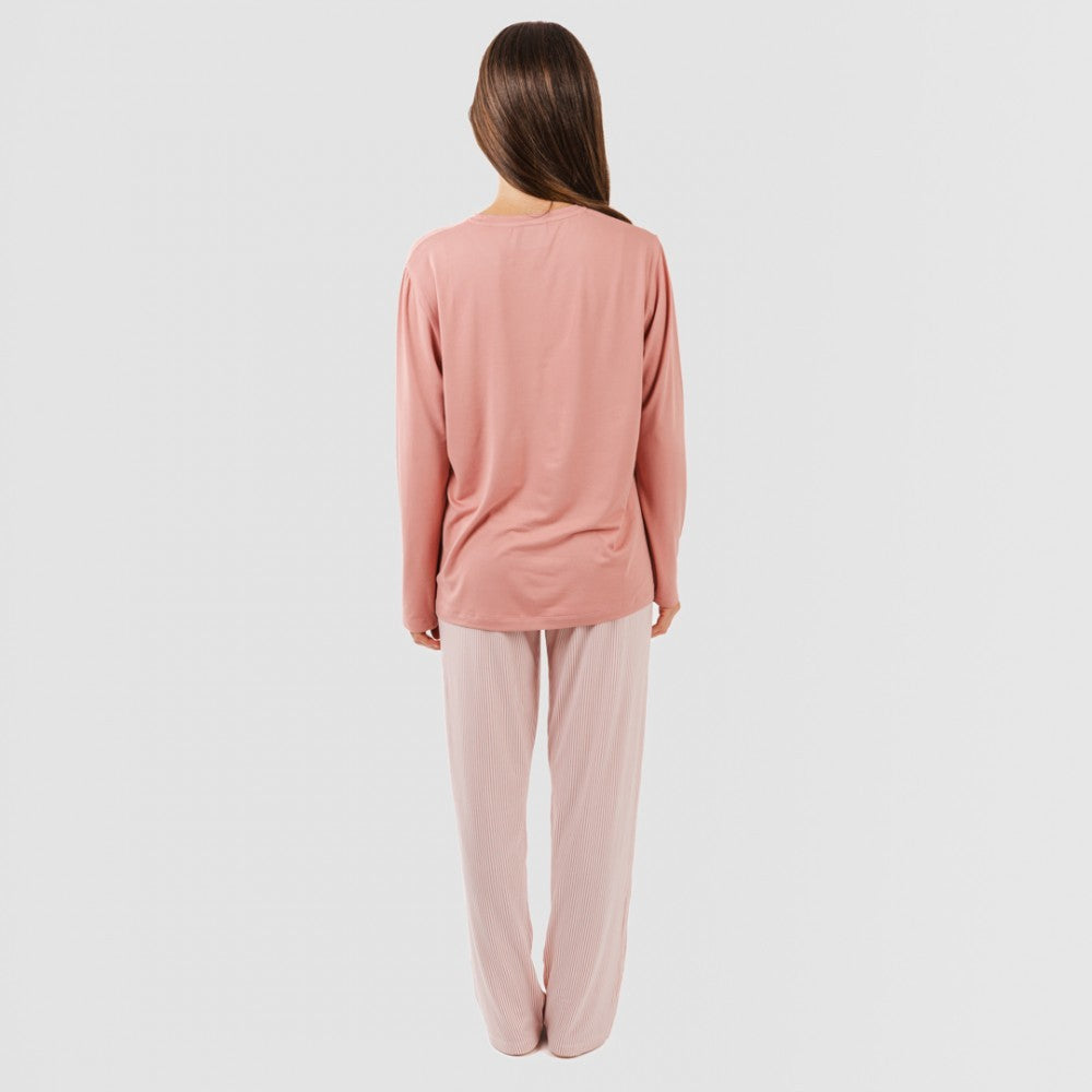 Pijama comprido feminino macio, estampa listrada Aliena Marsala.