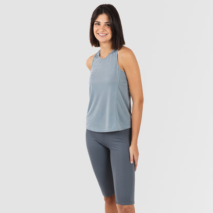 Conjunto esportivo feminino com leggings curtas em tons de índigo claro e escuro.