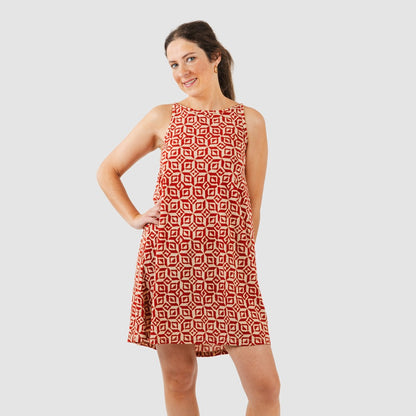 Vestido curto de crepe com alças, cor terracota coríntia