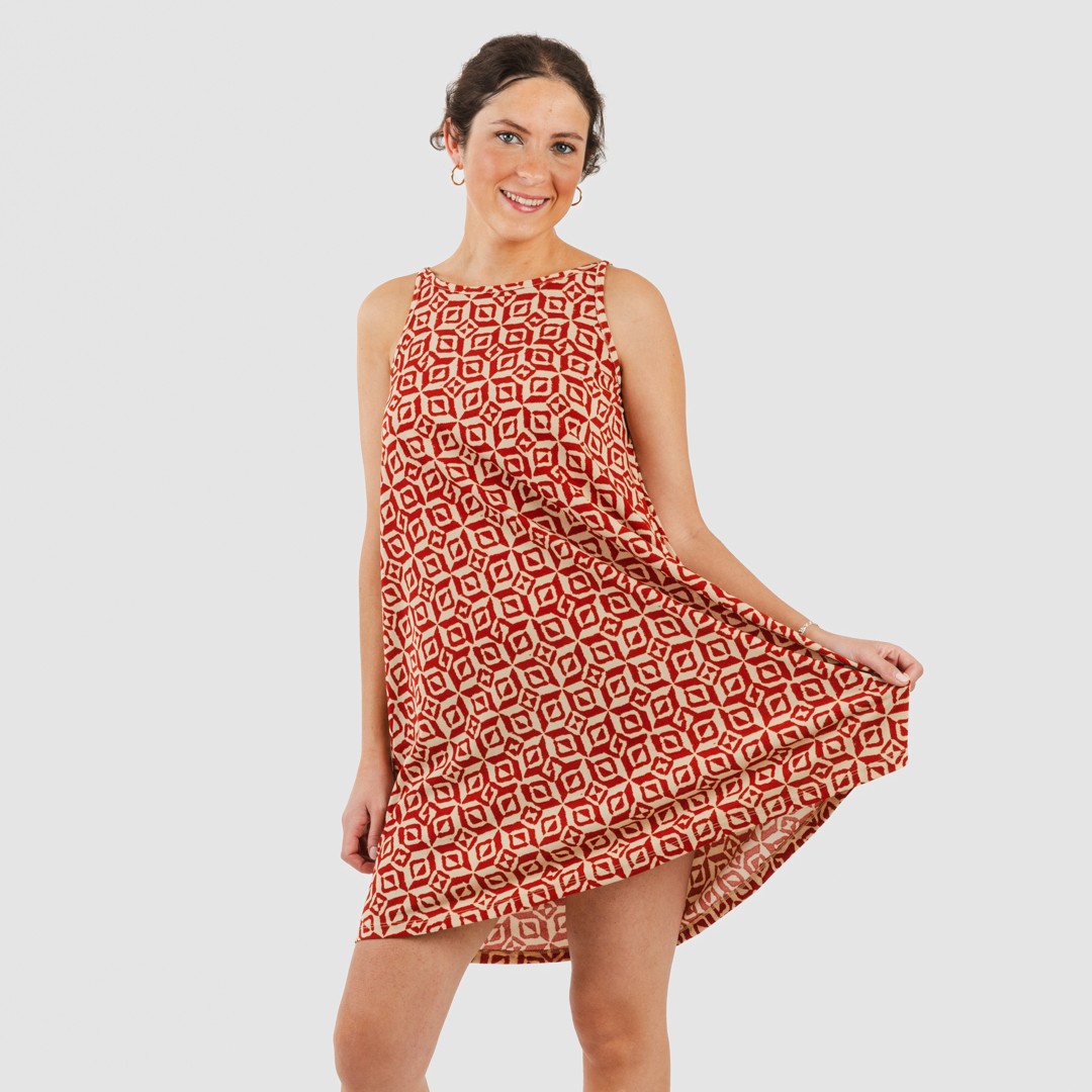 Vestido curto de crepe com alças, cor terracota coríntia