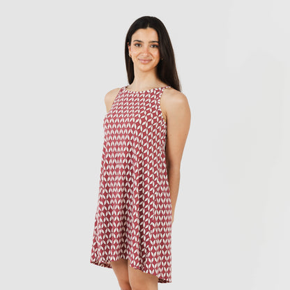 Vestido curto Alino sem alças em crepe cor berinjela com alças finas.