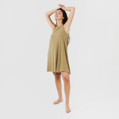 Vestido curto de crepe com alças